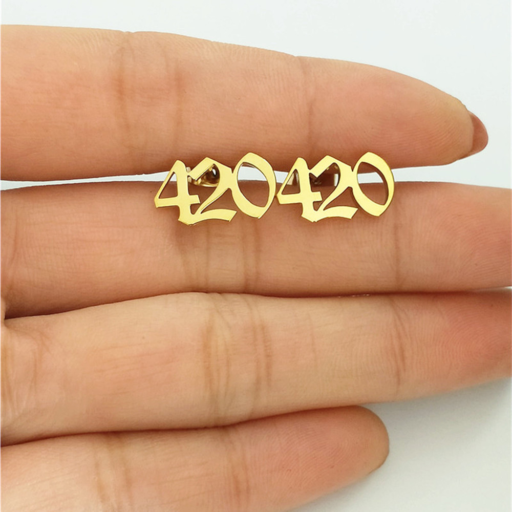 Women Accessories Name In English - Серьги-гвоздики с номером «Старый английский» из