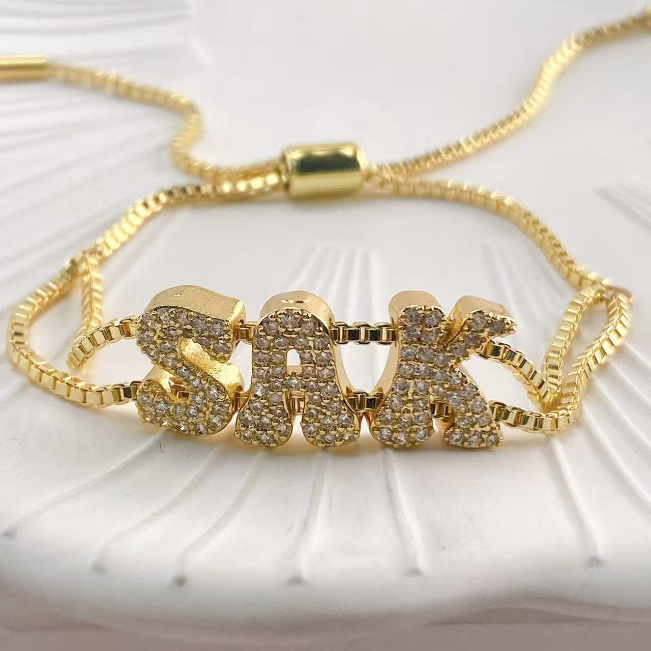 Модный золотой браслет с имене – обзор и цена Women Accessories Name In English