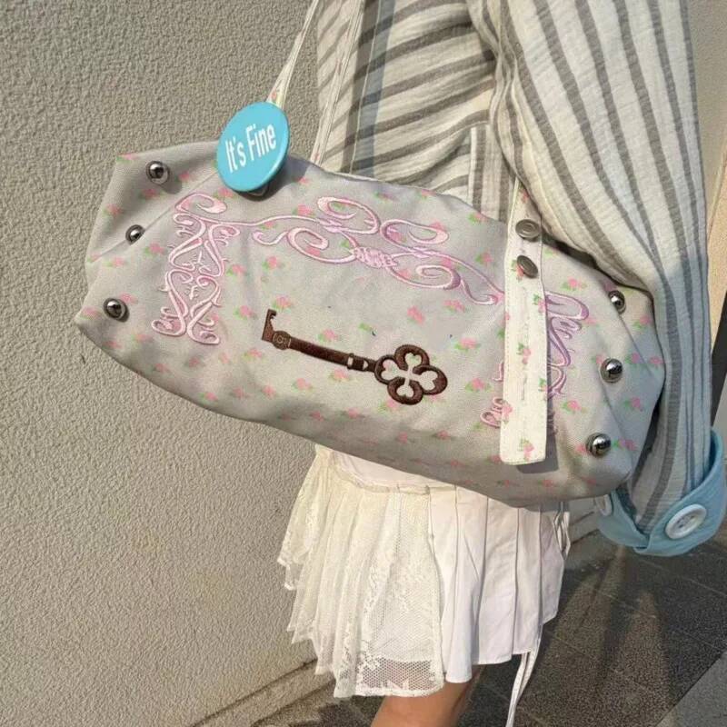 Вместительная дорожная сумка д – обзор и цена Women Accessories Images